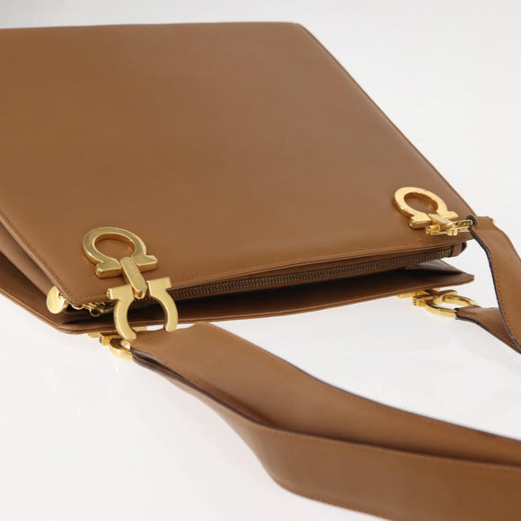 Salvatore Ferragamo Gancini Shoulder Bag Leather Beige Auth BA6798