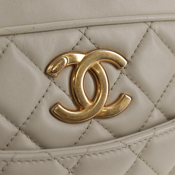CHANEL Matelasse Chain Shoulder Bag Leather White CC Auth BA6864A