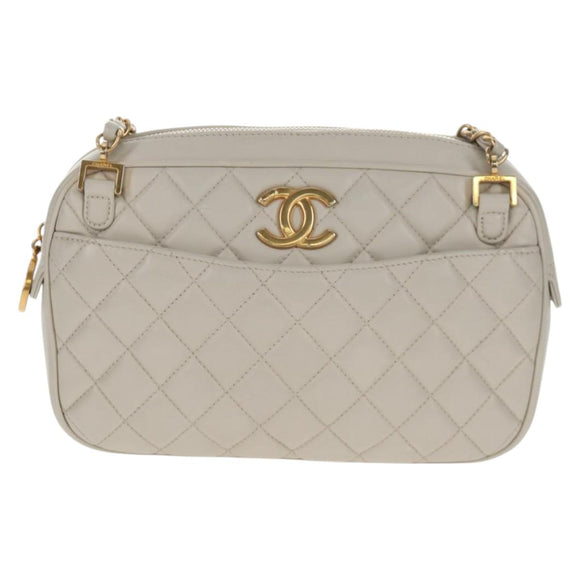 CHANEL Matelasse Chain Shoulder Bag Leather White CC Auth BA6864A