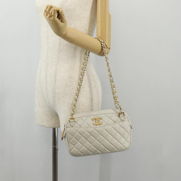 CHANEL Matelasse Chain Shoulder Bag Leather White CC Auth BA6864A