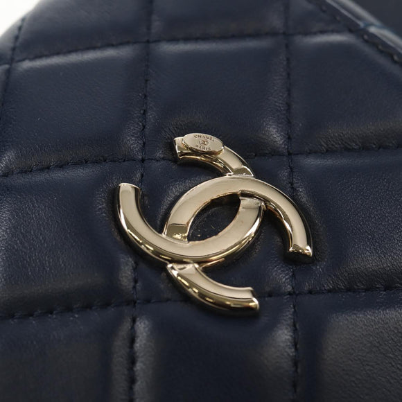 CHANEL Matelasse Chain Phone Case Bag Lamb Skin Navy Gold CC Auth BA8715SAV