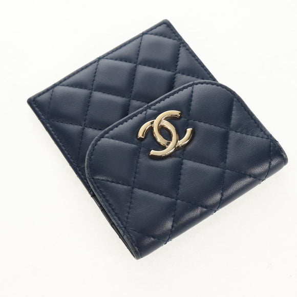 CHANEL Matelasse Chain Phone Case Bag Lamb Skin Navy Gold CC Auth BA8715SAV