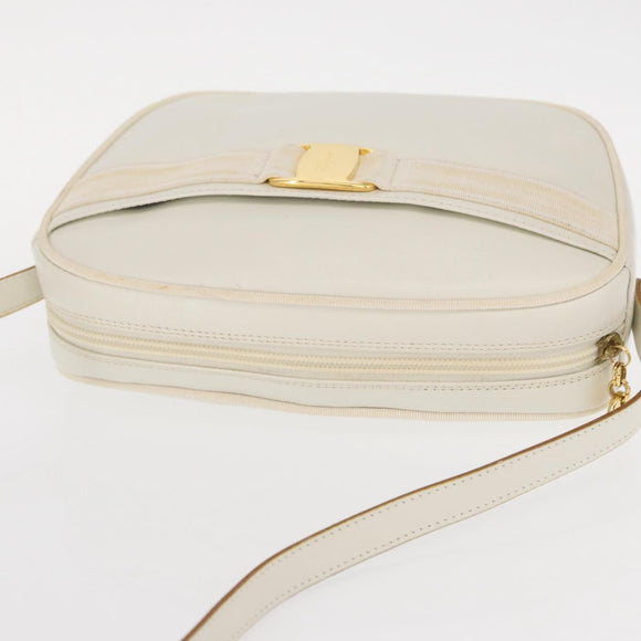 Salvatore Ferragamo Gancini Shoulder Bag Leather White Gold Auth BA8782