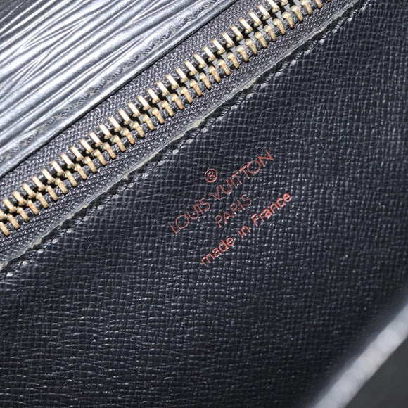 LOUIS VUITTON Epi Serie Dragonne Clutch Bag Black Noir M52612 LV Auth BA9336