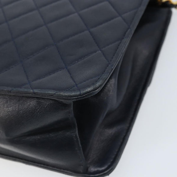 CHANEL Matelassé Chain Schultertasche Lammleder Marine Gold CC Auth BAZ147