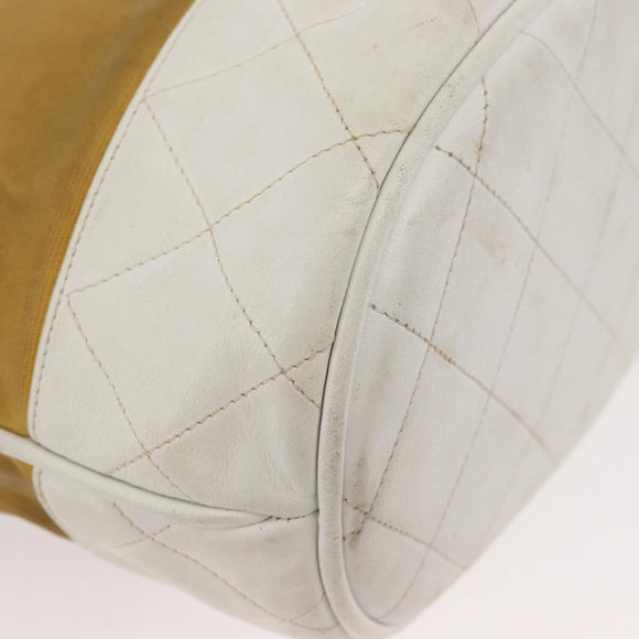 CHANEL Matelasse Drawstring Chain Shoulder Bag Leather Beige Gold CC Auth BAZ157