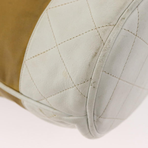 CHANEL Matelasse Drawstring Chain Shoulder Bag Leather Beige Gold CC Auth BAZ157