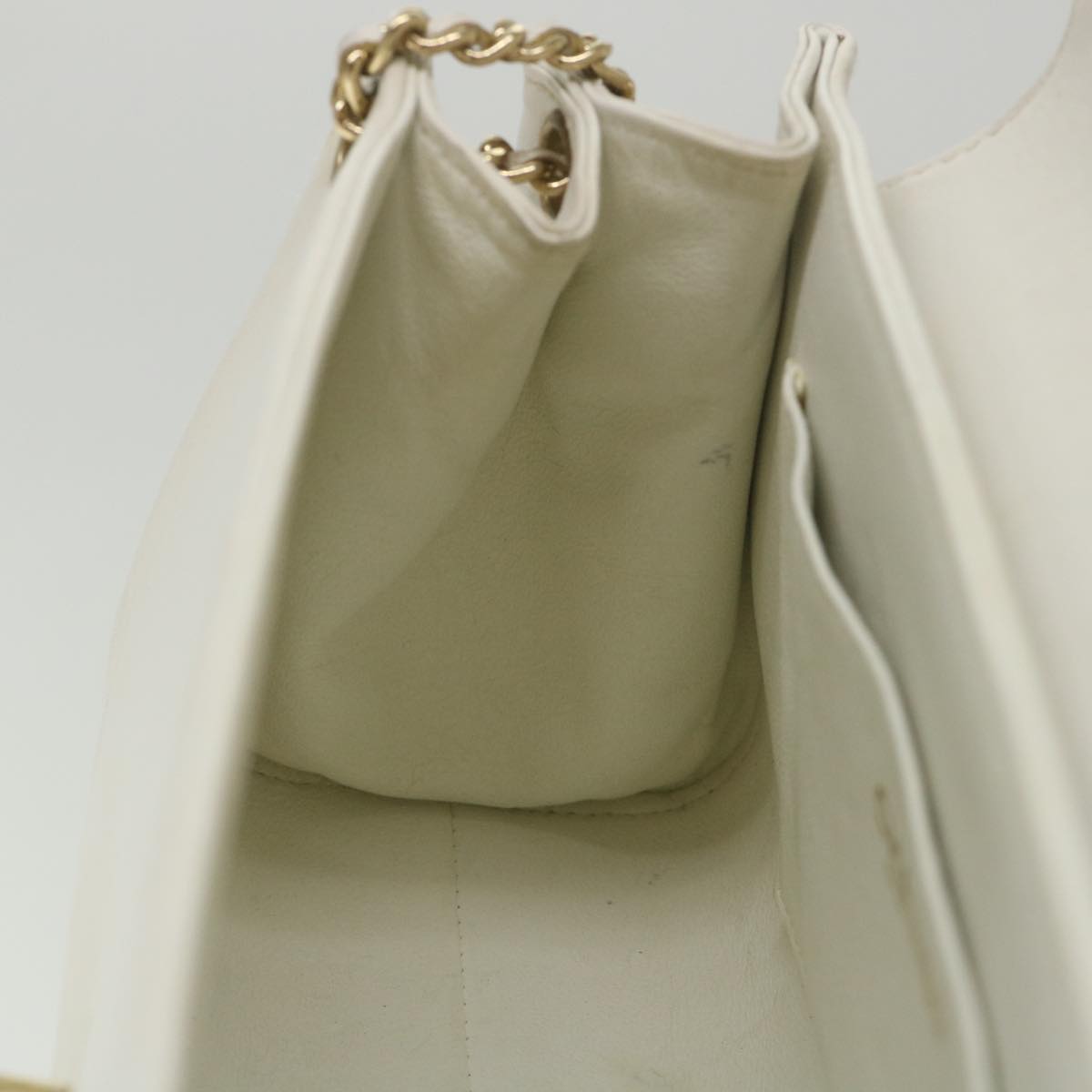 CHANEL Choco Bar line Chain Shoulder Bag Leather White CC Auth bs10047