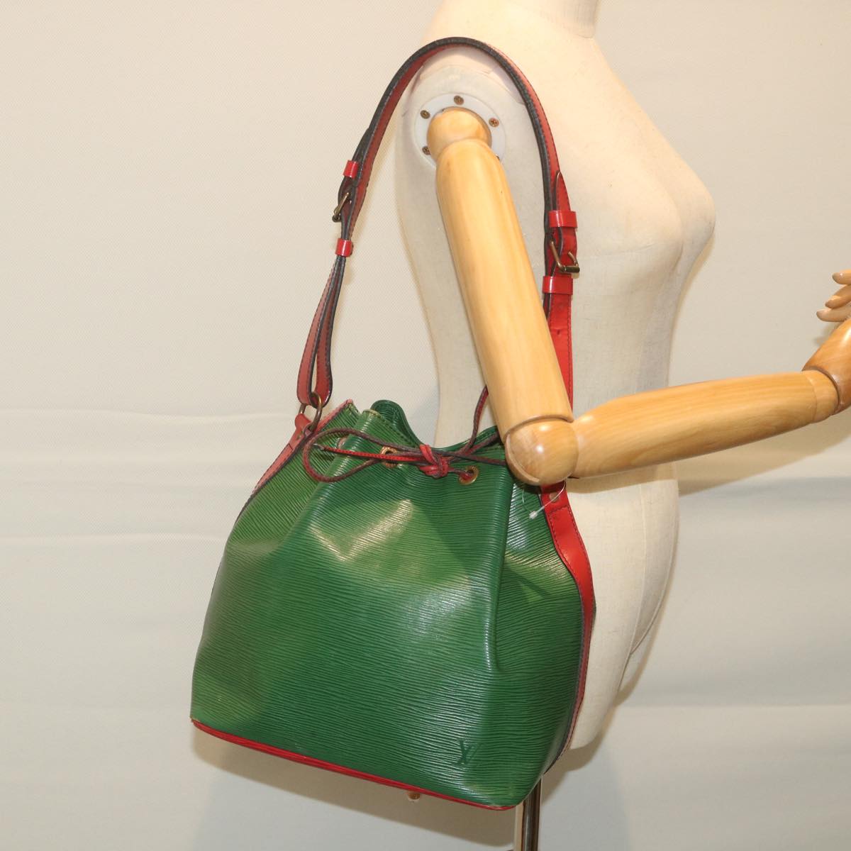 LOUIS VUITTON Epi Petit Noe Shoulder Bag Bicolor Green Red M44147 Auth bs10104