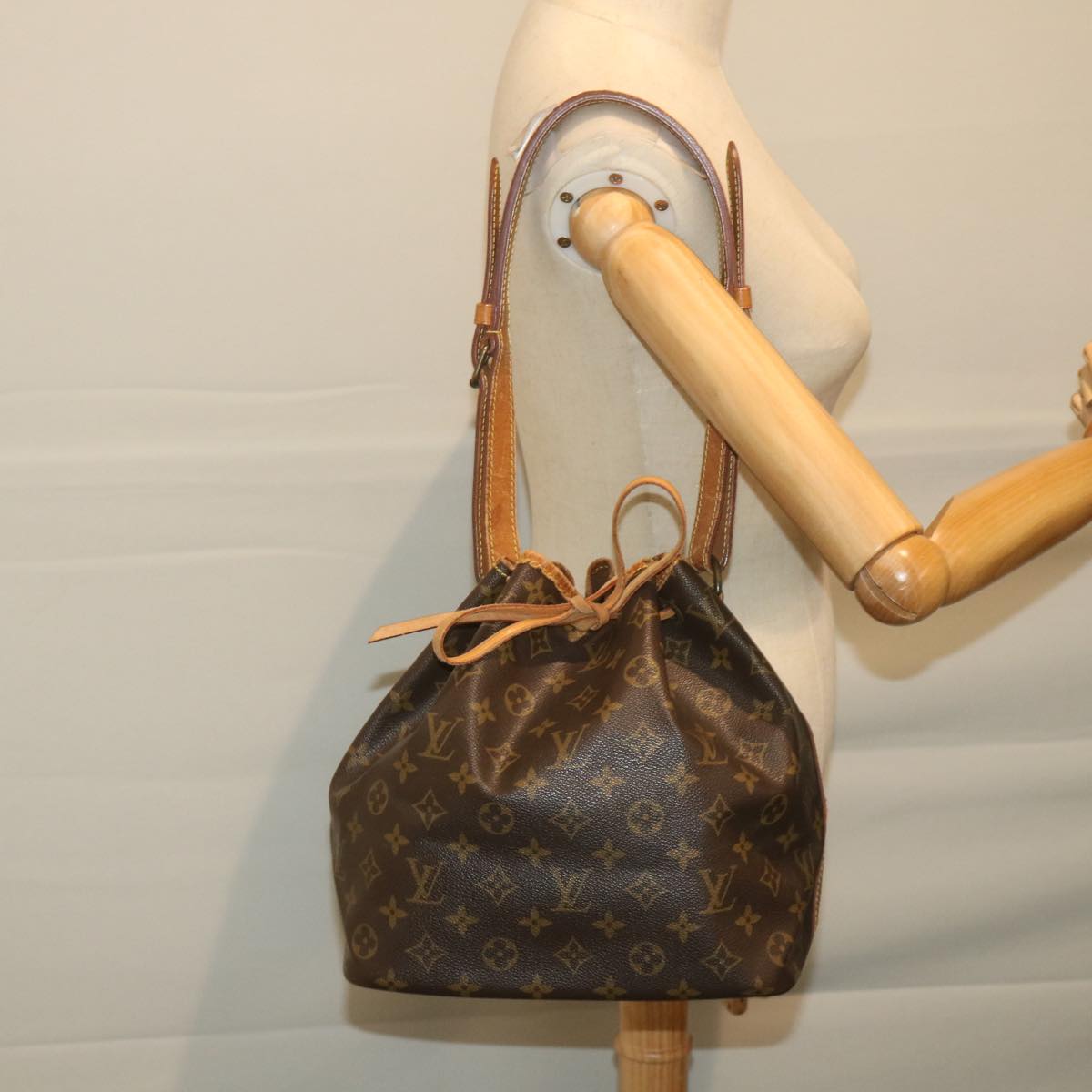 LOUIS VUITTON Monogram Petit Noe Shoulder Bag M42226 LV Auth bs10138