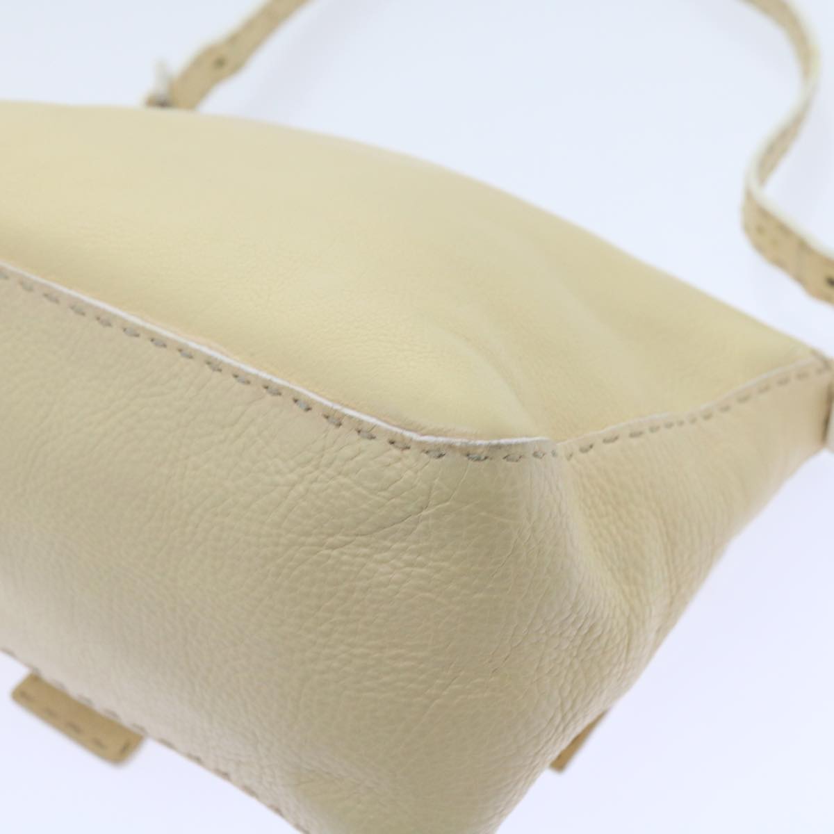 FENDI Mamma Baguette Shoulder Bag Leather Beige Auth bs10191