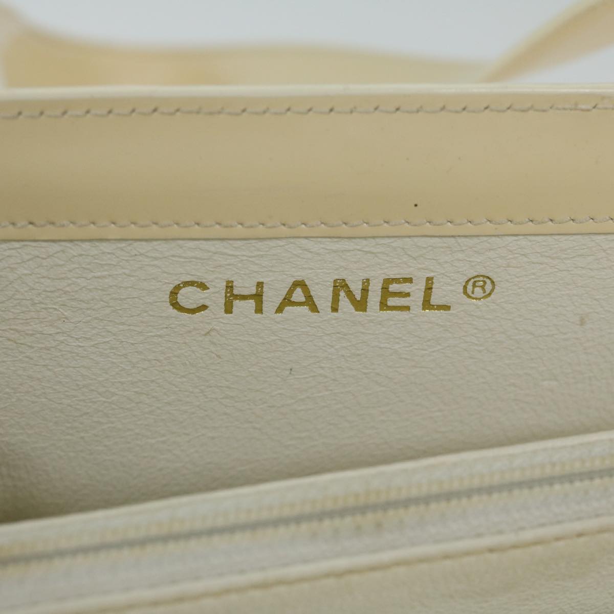 CHANEL Shoulder Bag Patent leather Beige CC Auth bs10326