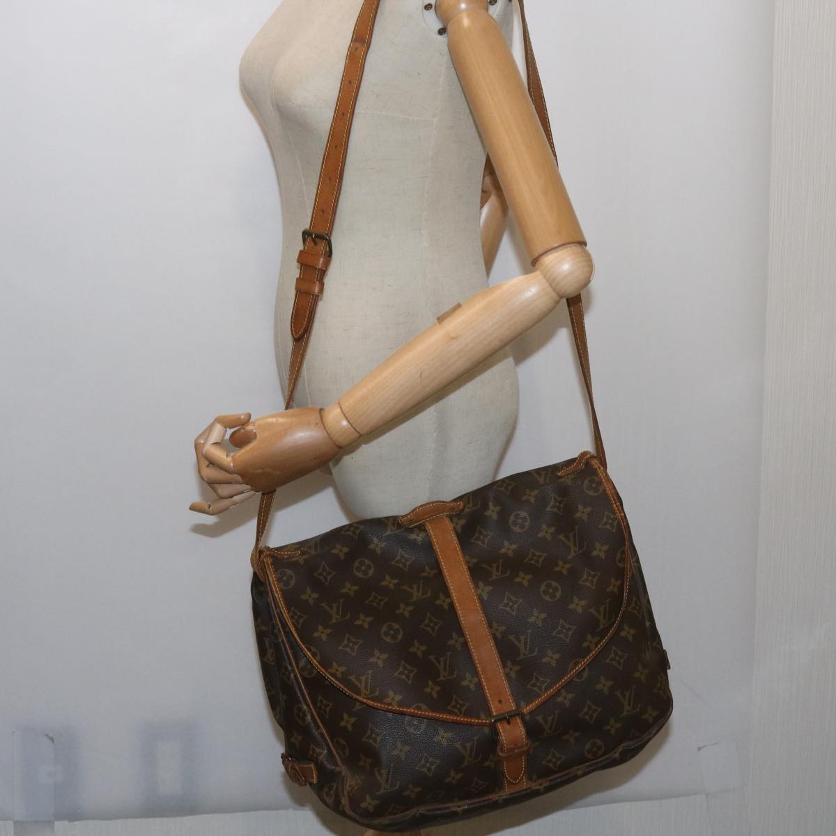 LOUIS VUITTON Monogram Saumur 35 Shoulder Bag M42254 LV Auth bs10450