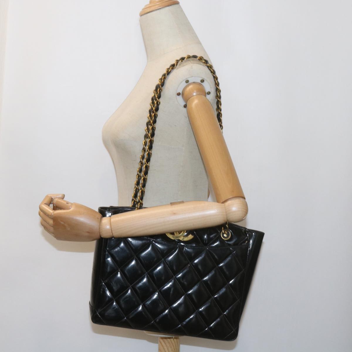 CHANEL Matelasse Chain Shoulder Bag Patent leather Black CC Auth bs10554