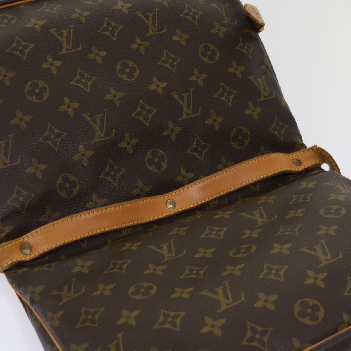 LOUIS VUITTON Monogram Saumur 30 Shoulder Bag M42256 LV Auth bs10650