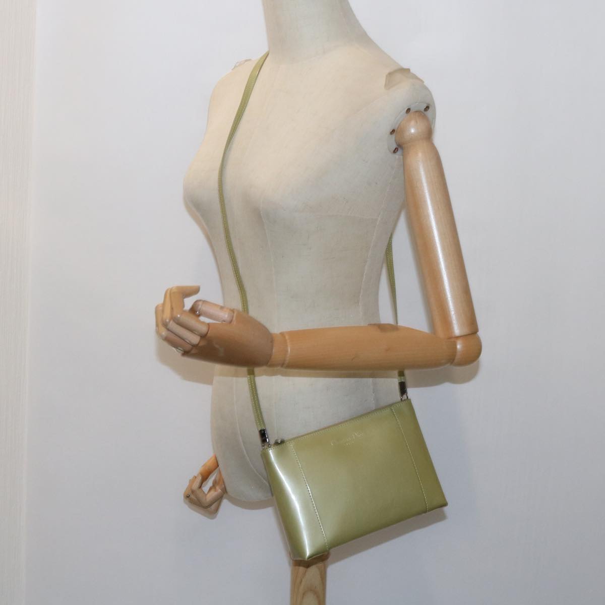 Christian Dior Shoulder Bag Patent leather Beige Auth bs10786