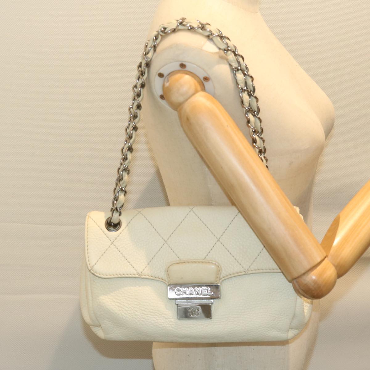 CHANEL Chain Shoulder Bag Leather White CC Auth bs10926