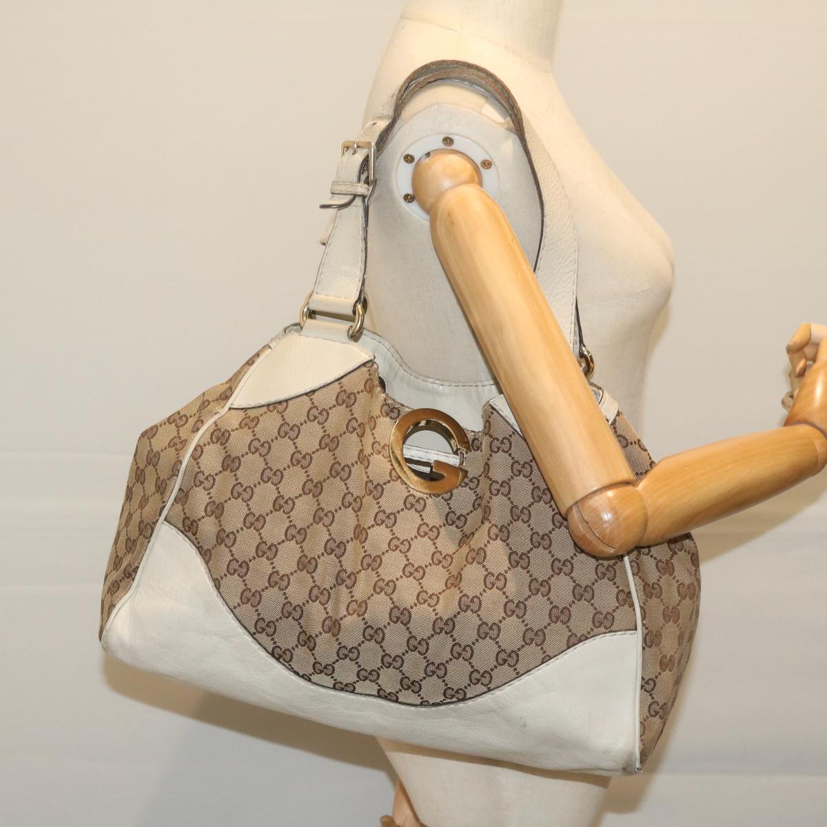 GUCCI GG Canvas Shoulder Bag Beige 223972 Auth bs11039