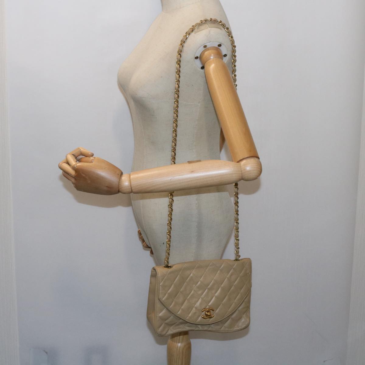 CHANEL Matelasse Chain Shoulder Bag Lamb Skin Beige CC Auth bs11057