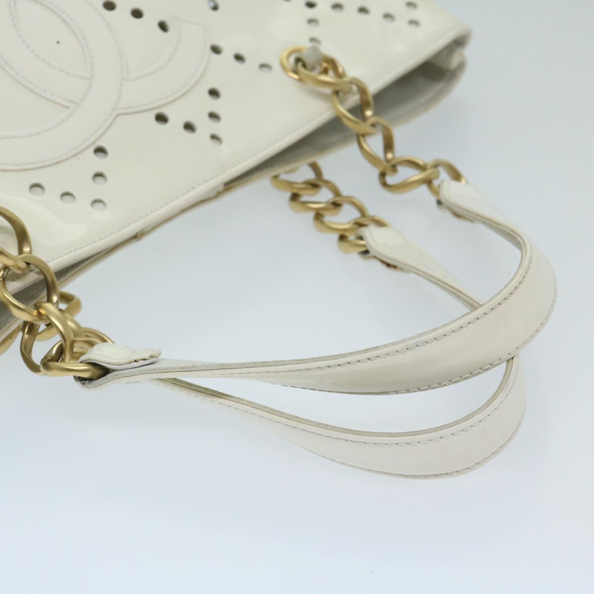 CHANEL Chain Hand Bag Patent leather White CC Auth bs11236