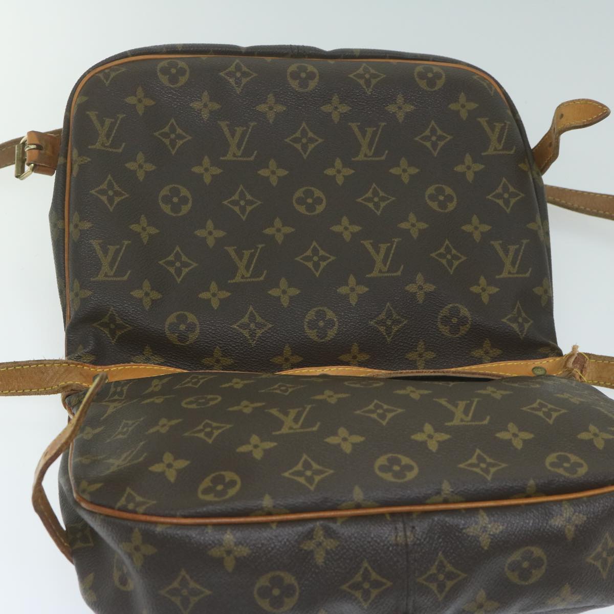 LOUIS VUITTON Monogram Saumur 30 Shoulder Bag M42256 LV Auth bs11329