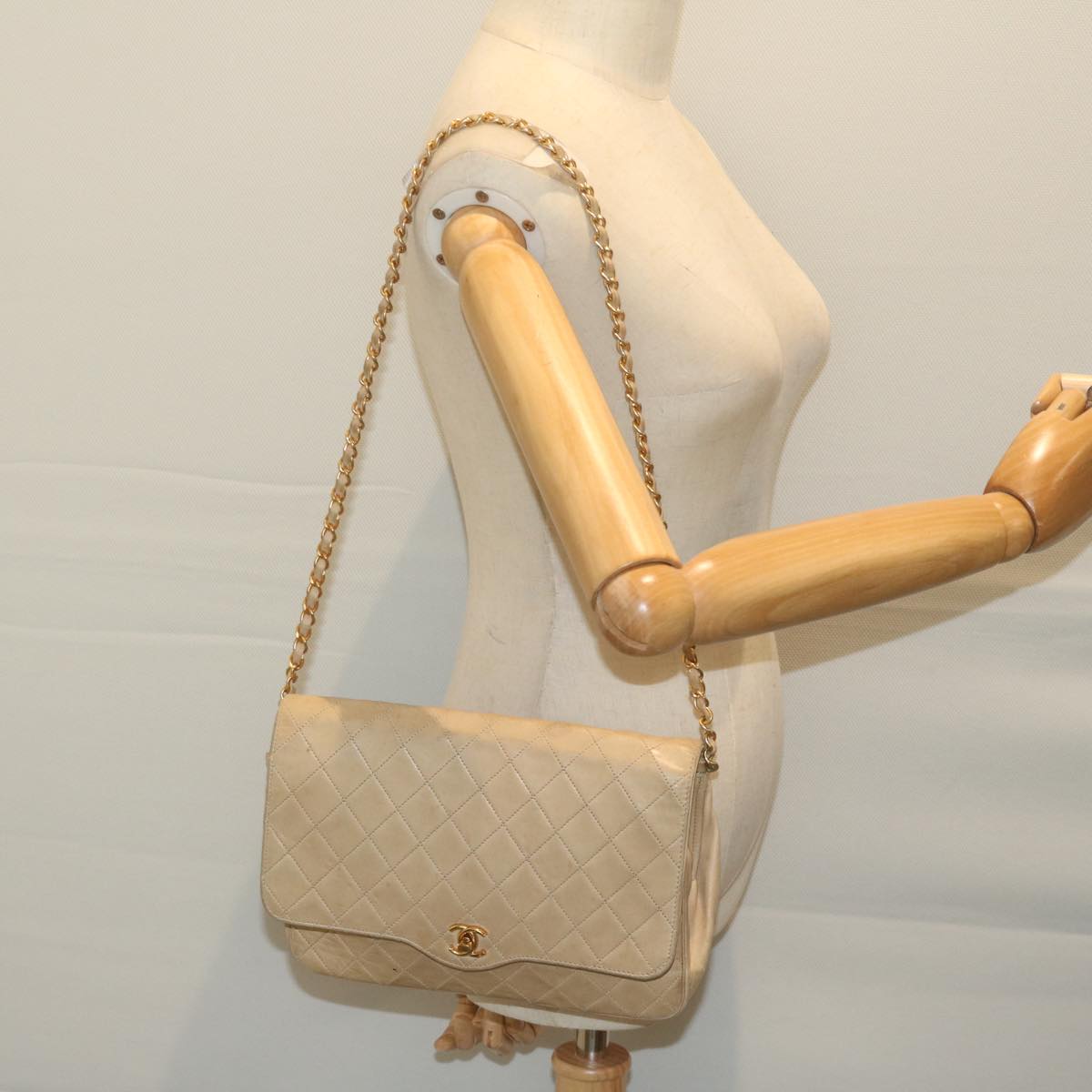 CHANEL Matelasse Chain Shoulder Bag Lamb Skin Beige CC Auth bs11471