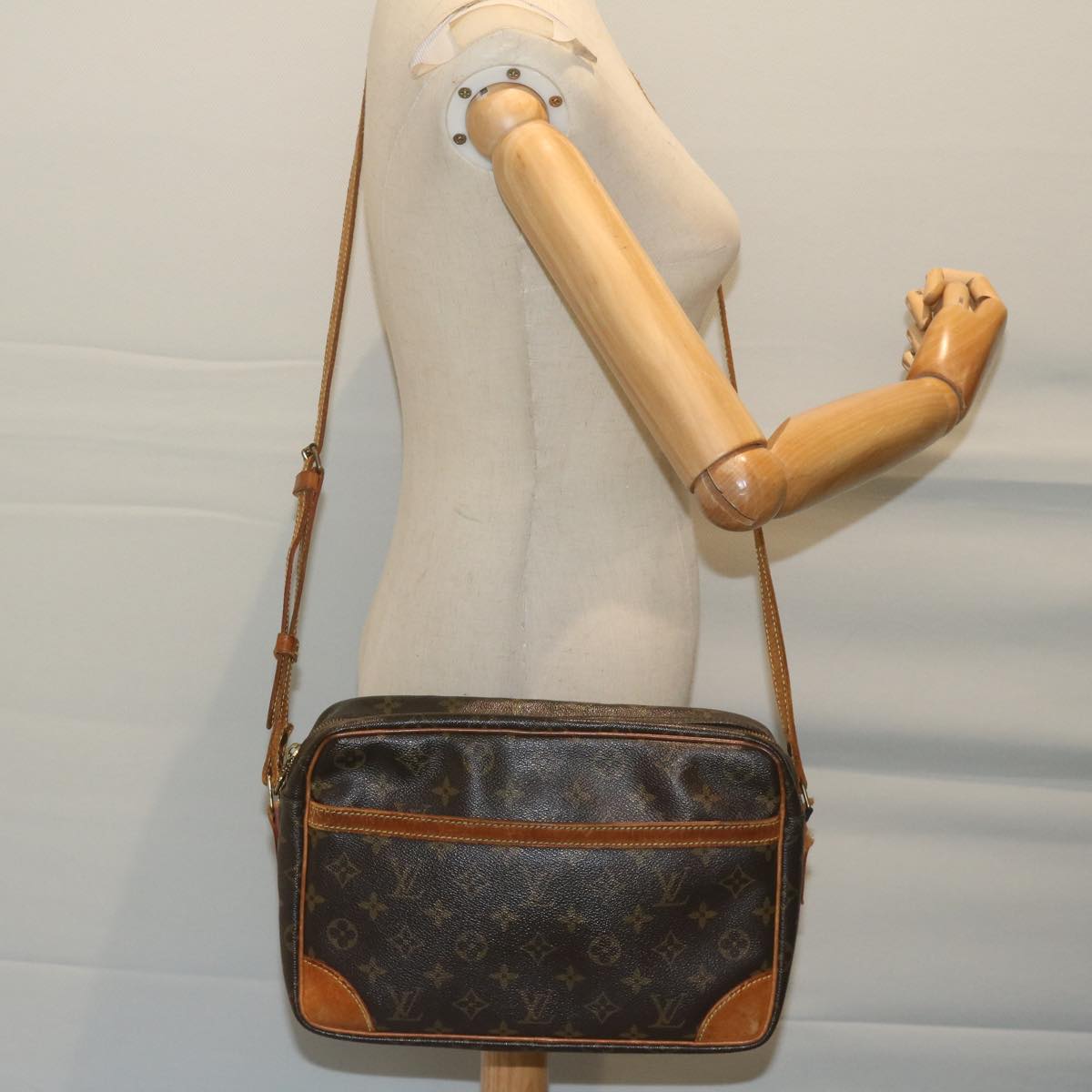 LOUIS VUITTON Monogram Trocadero 30 Shoulder Bag M51272 LV Auth bs11493