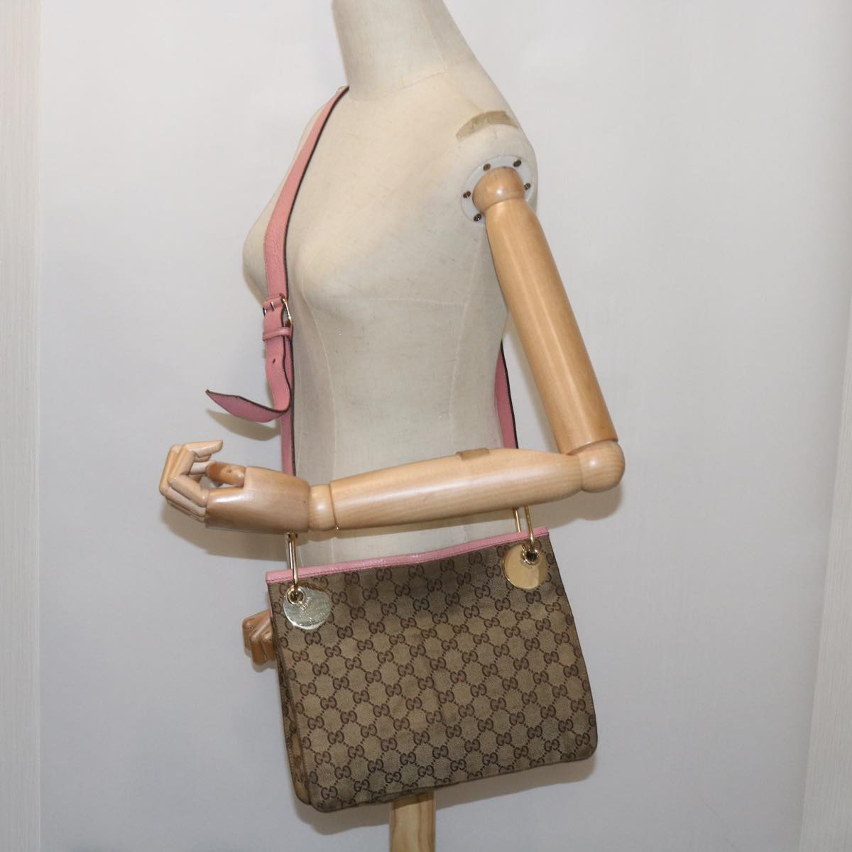 GUCCI GG Canvas Shoulder Bag Beige Auth bs11628