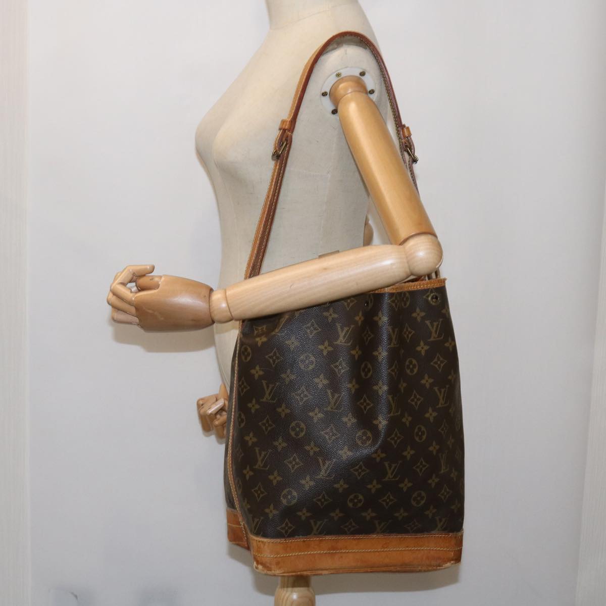 LOUIS VUITTON Monogram Noe Shoulder Bag M42224 LV Auth bs11661