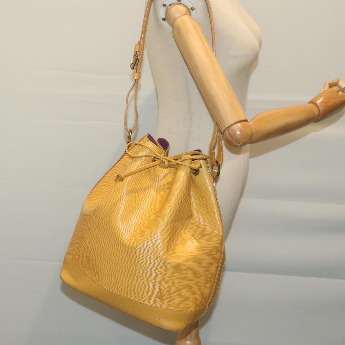 LOUIS VUITTON Epi Noe Shoulder Bag Tassili Yellow M44009 LV Auth bs11745