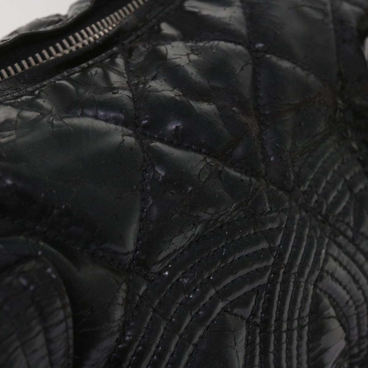 CHANEL Shoulder Bag Patent leather Black CC Auth bs11782