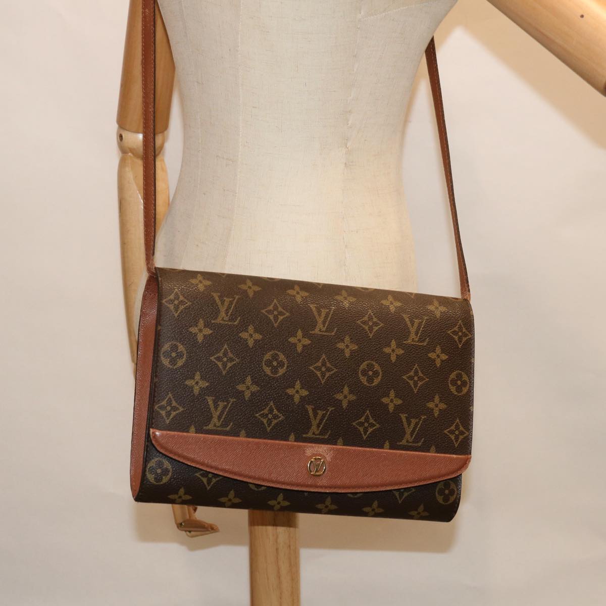 LOUIS VUITTON Monogram Bordeaux 27 Shoulder Bag M51797 LV Auth bs11860