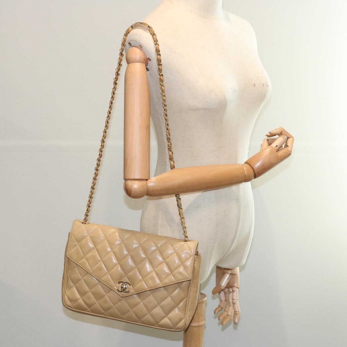 CHANEL Matelasse Chain Shoulder Bag Lamb Skin Beige CC Auth bs11898