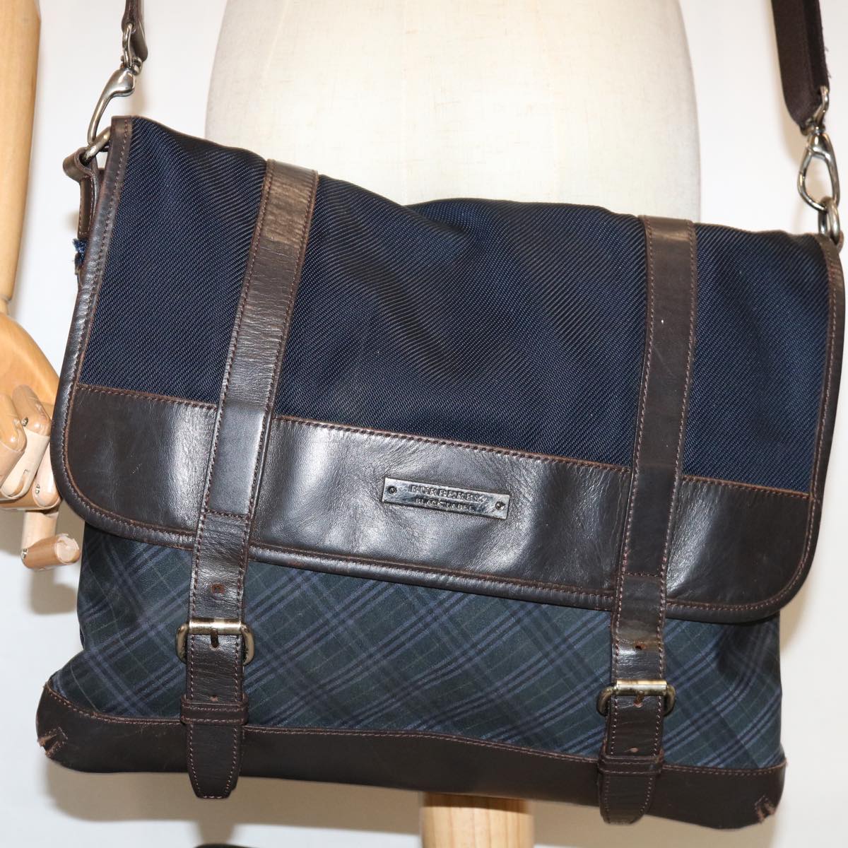 BURBERRY Nova Check Black label Shoulder Bag Canvas Navy Auth bs12199