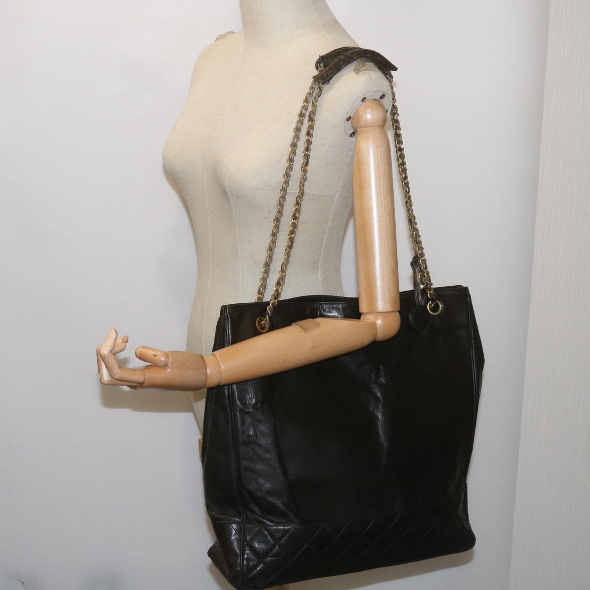 CHANEL Chain Shoulder Bag Leather Black CC Auth bs12354