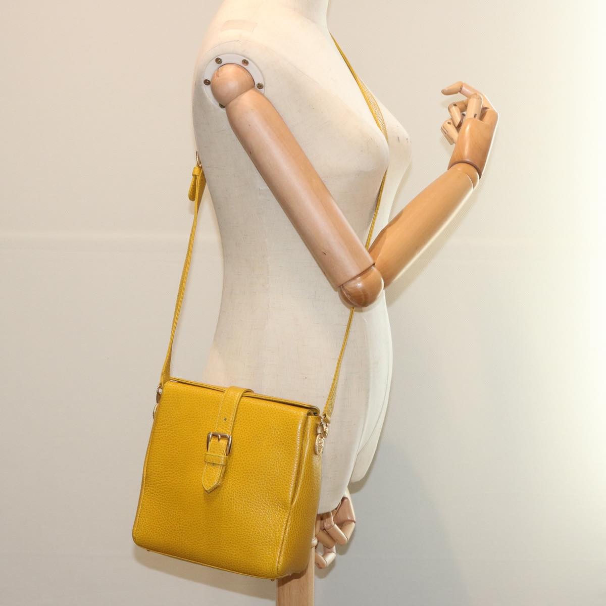 Gianni Versace Shoulder Bag Leather Yellow Auth bs12589