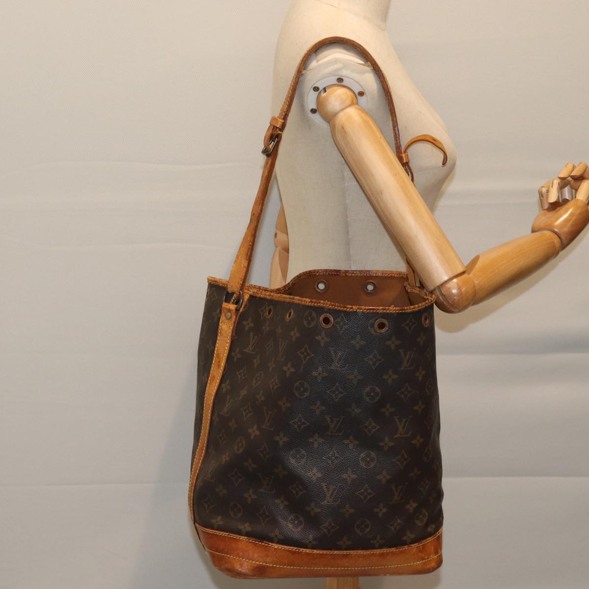 LOUIS VUITTON Monogram Noe Shoulder Bag M42224 LV Auth bs12673