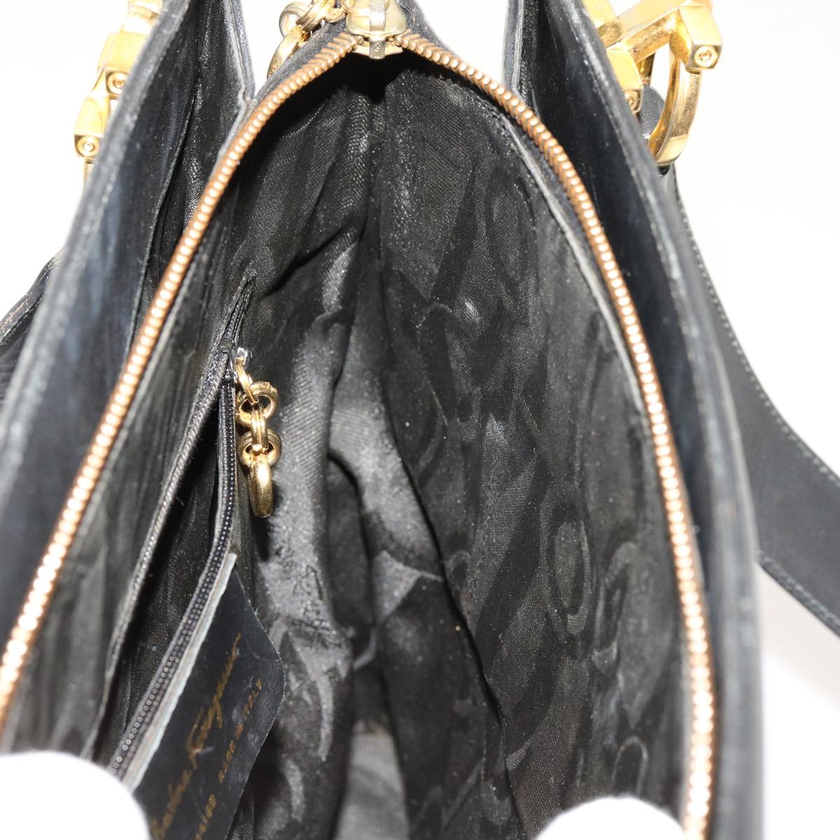 Salvatore Ferragamo Gancini Shoulder Bag Leather Black Auth bs12702