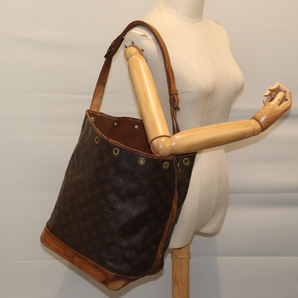 LOUIS VUITTON Monogram Noe Shoulder Bag M42224 LV Auth bs13074