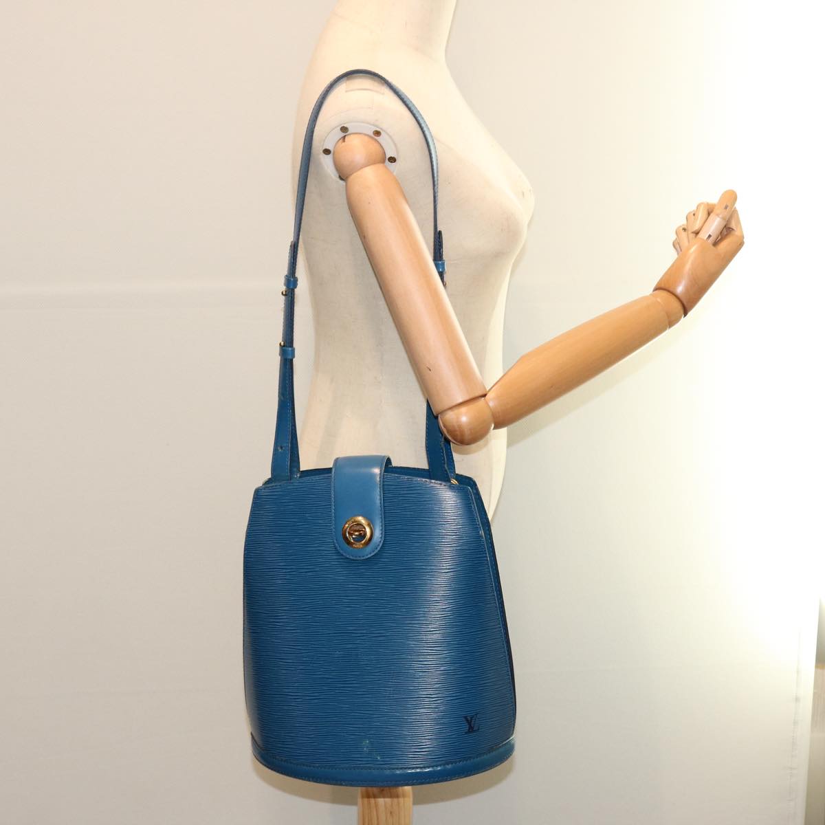 LOUIS VUITTON Epi Cluny Shoulder Bag Blue M52255 LV Auth bs13116