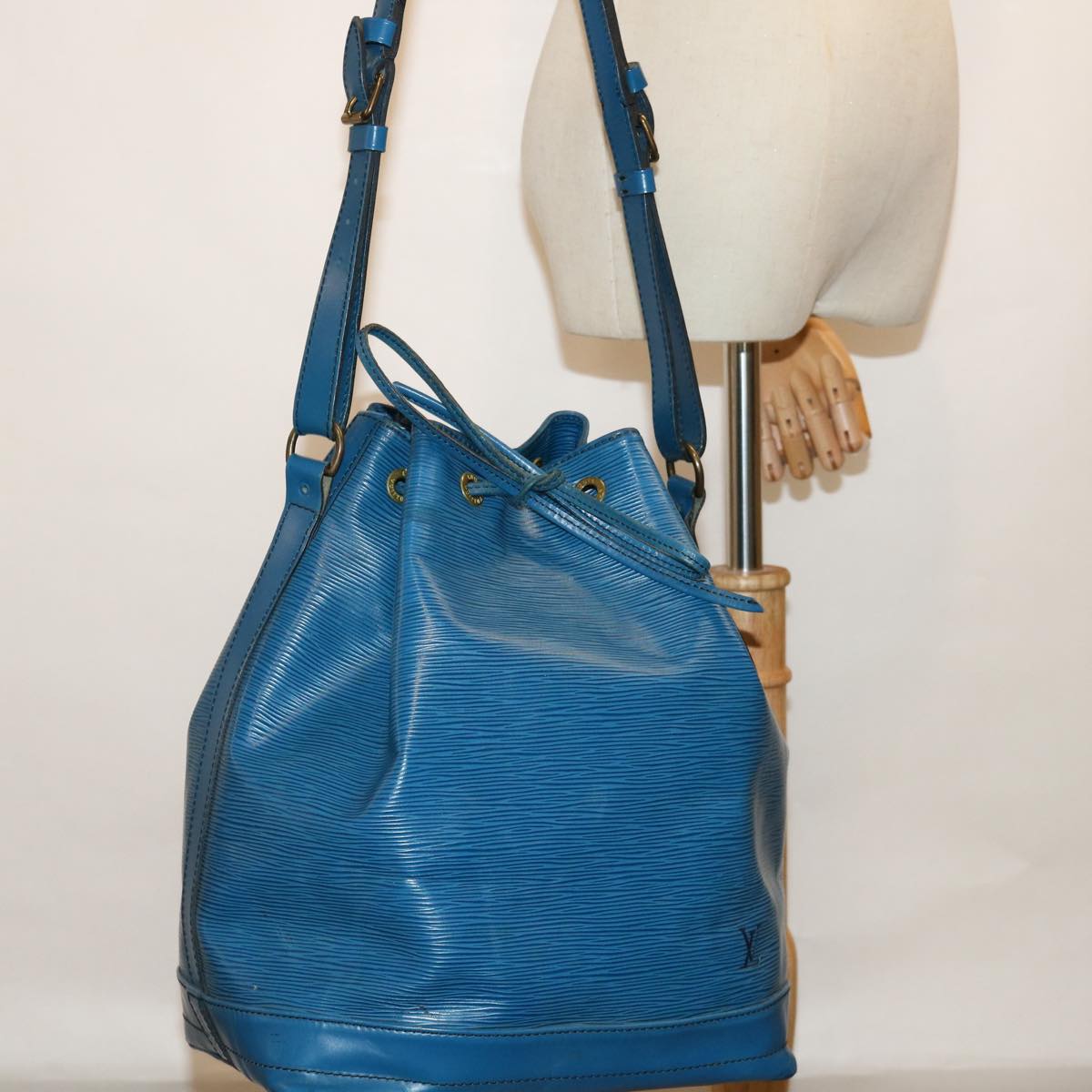 LOUIS VUITTON Epi Noe Shoulder Bag Blue M44005 LV Auth bs13228