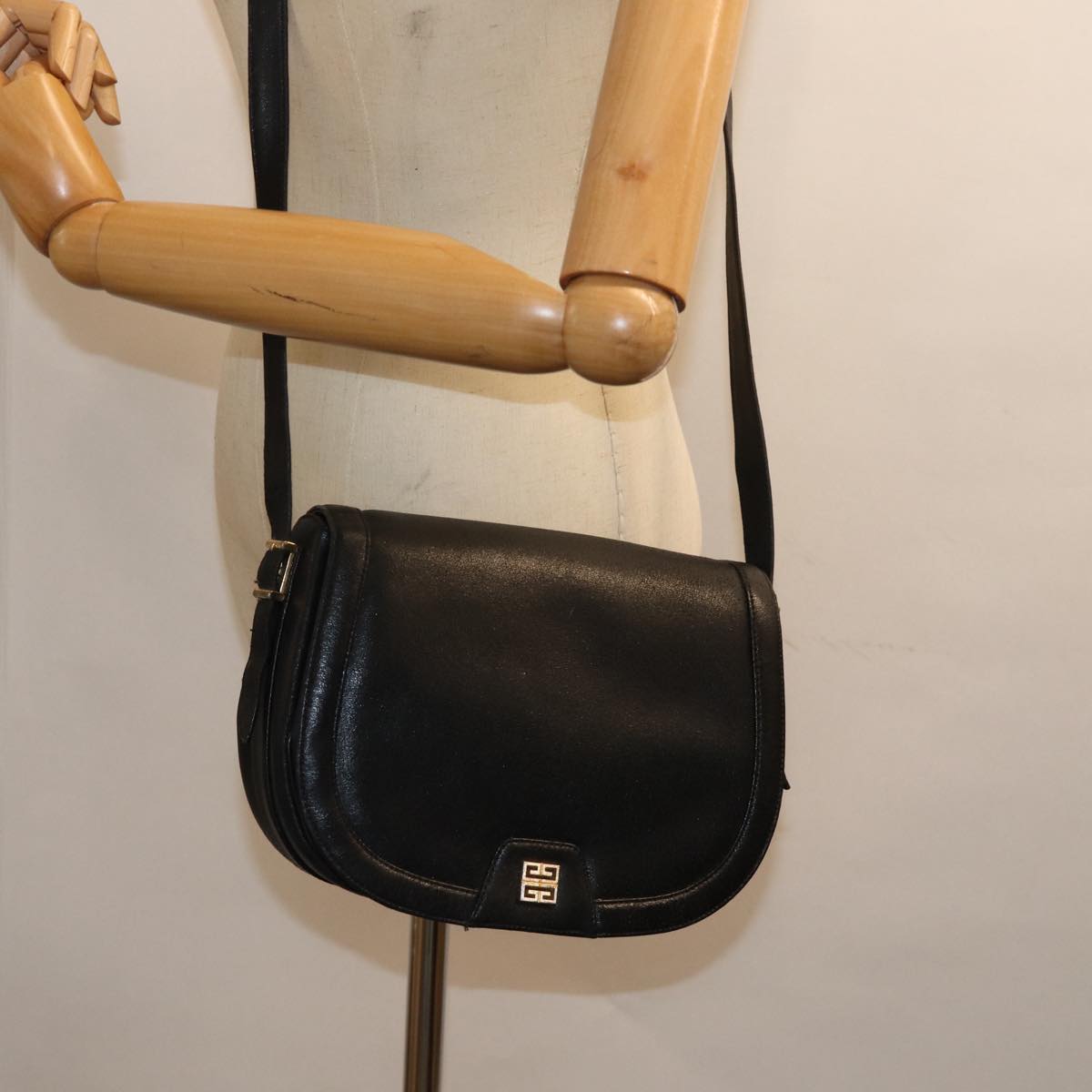 GIVENCHY Shoulder Bag Leather Black Auth bs13853