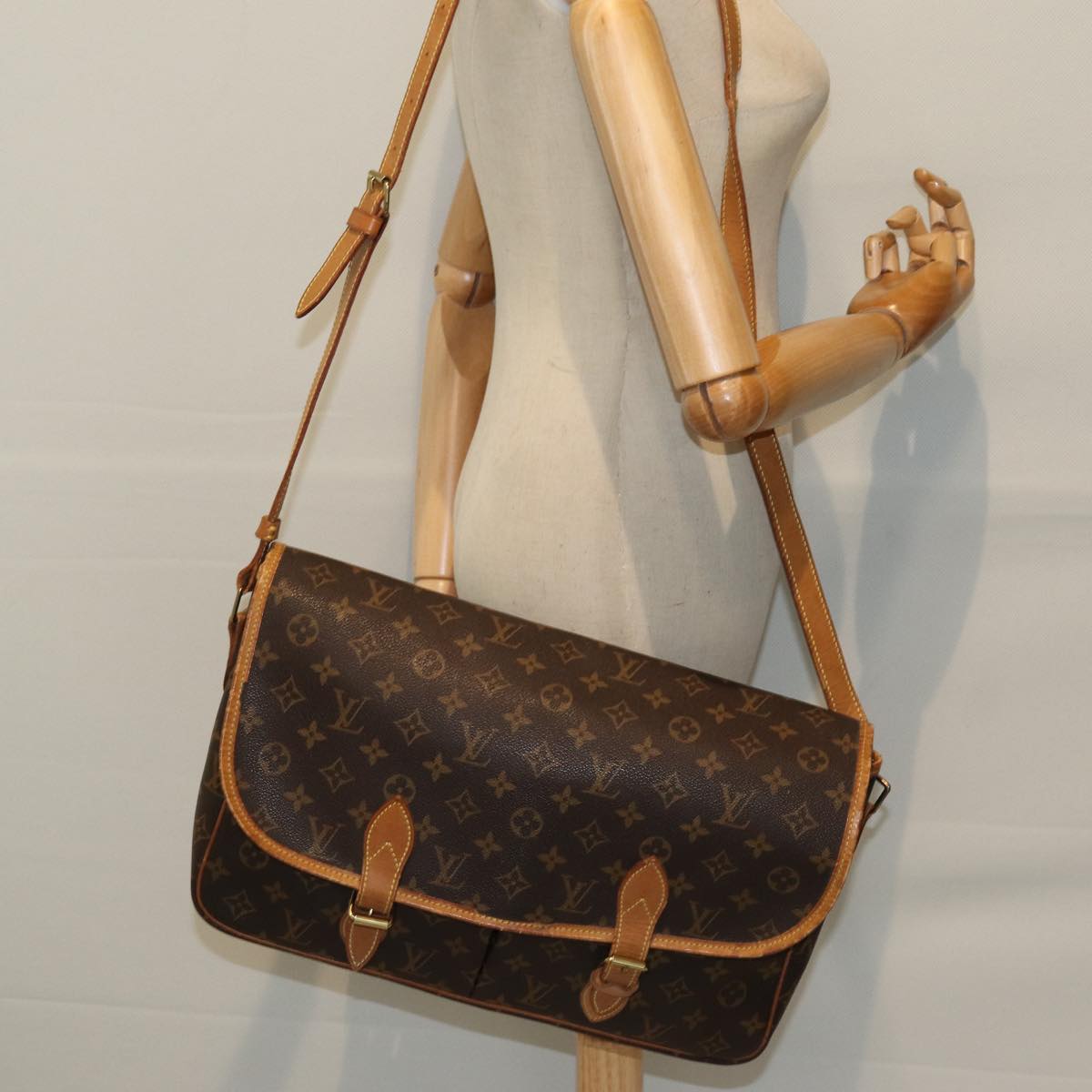 LOUIS VUITTON Monogram Gibeciere GM Shoulder Bag M42246 LV Auth bs14064