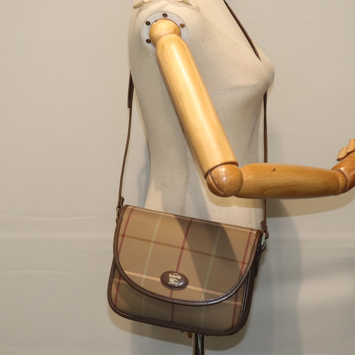 Burberrys Nova Check Shoulder Bag Canvas Beige Auth bs14432