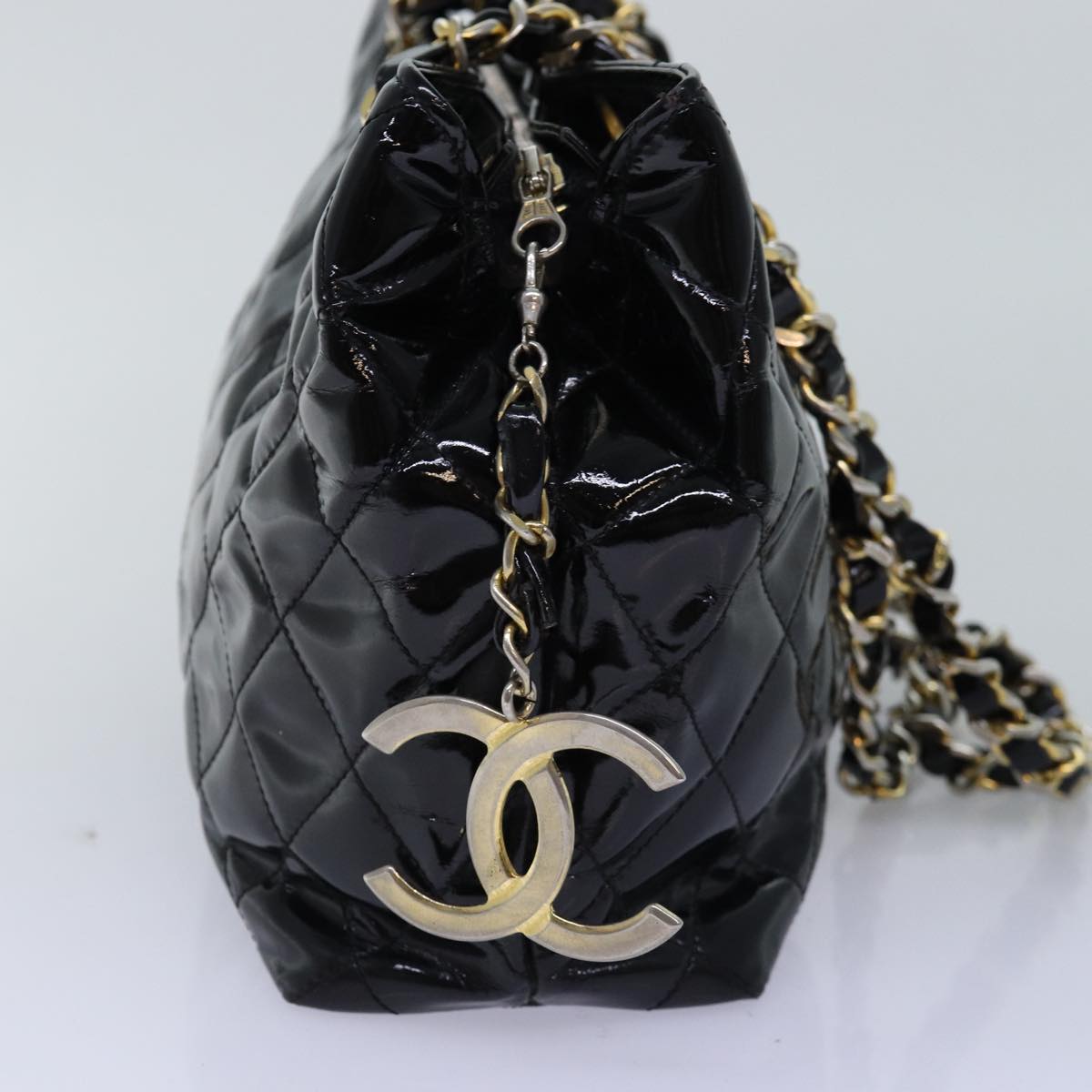 CHANEL Matelasse Chain Shoulder Bag Enamel Black CC Auth bs14518