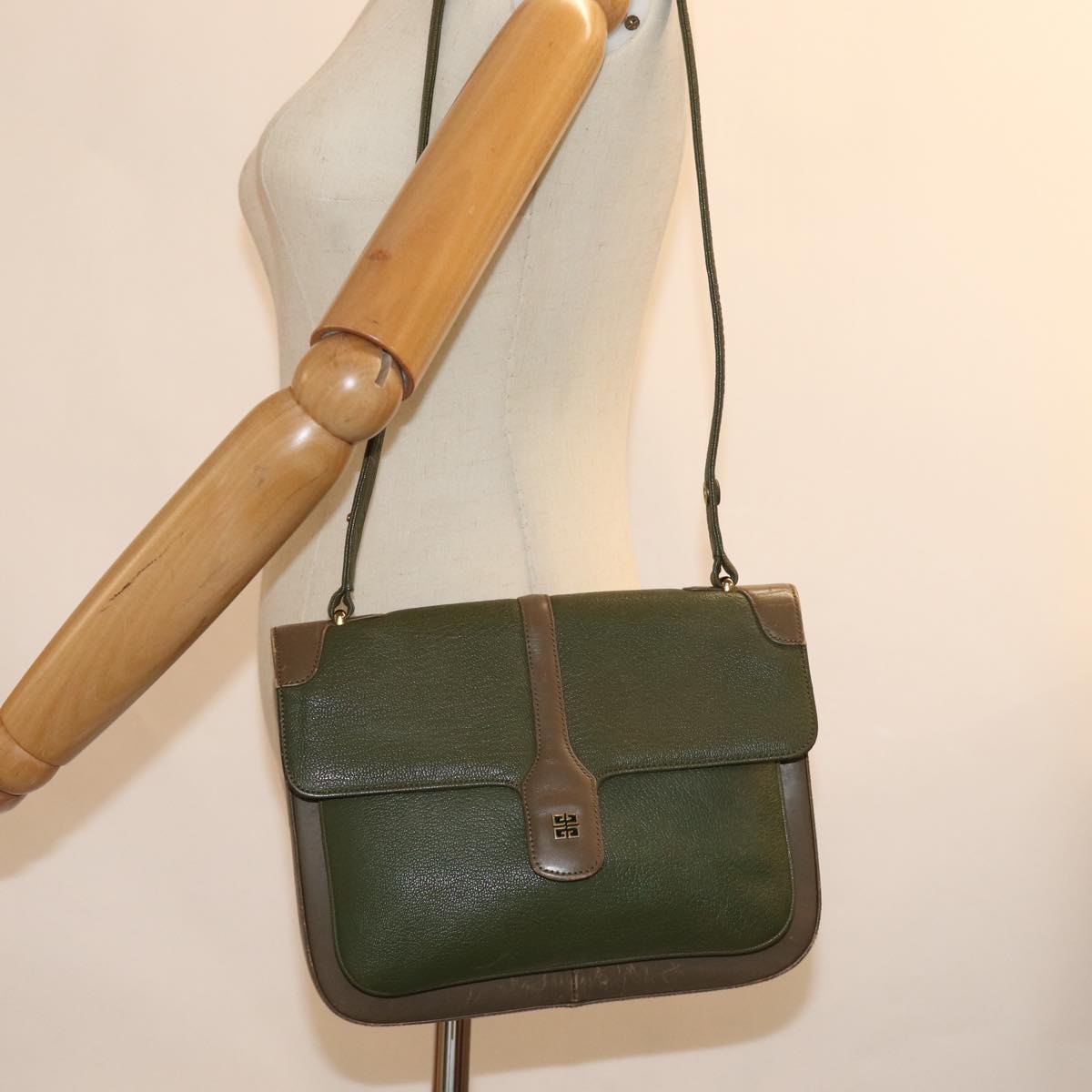 GIVENCHY Shoulder Bag Leather Green Auth bs14601