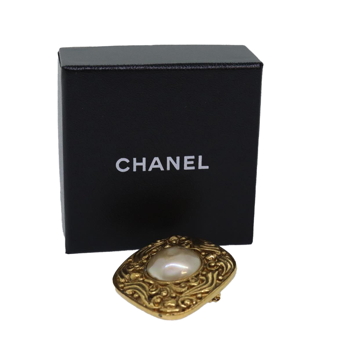 CHANEL Brooch metal Gold CC Auth bs14659