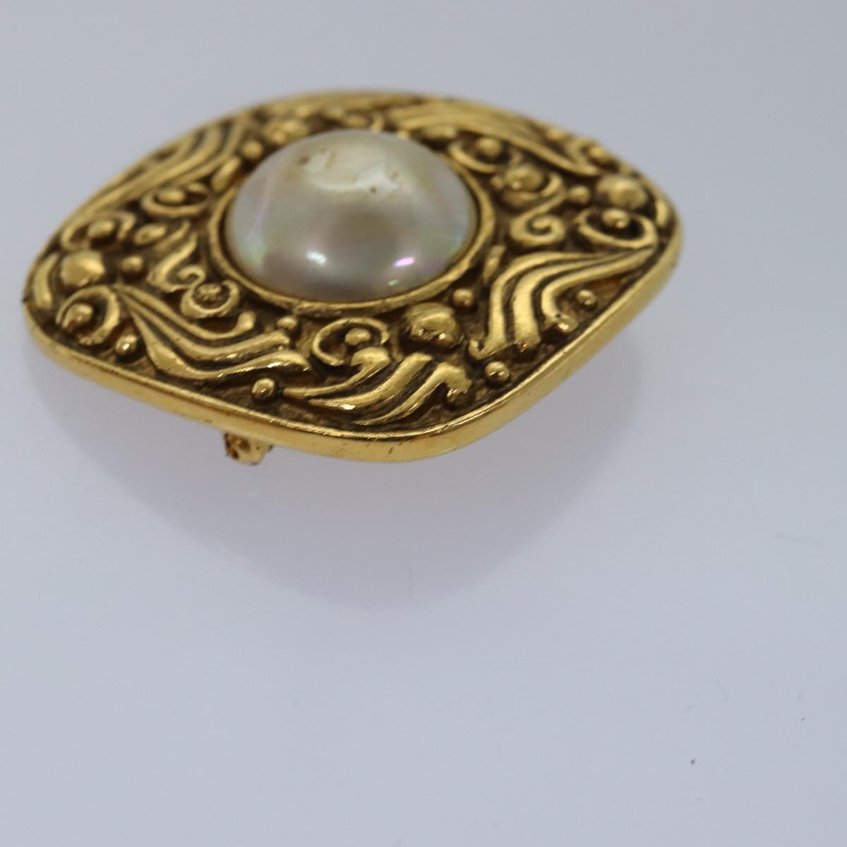 CHANEL Brooch metal Gold CC Auth bs14659