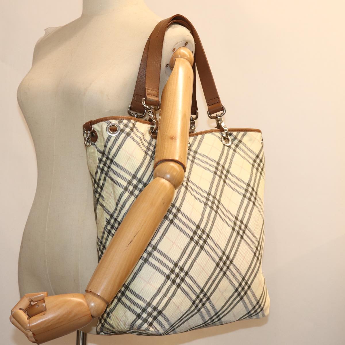 BURBERRY Nova Check Blue Label Tote Bag Canvas Reversible Beige Auth bs14692