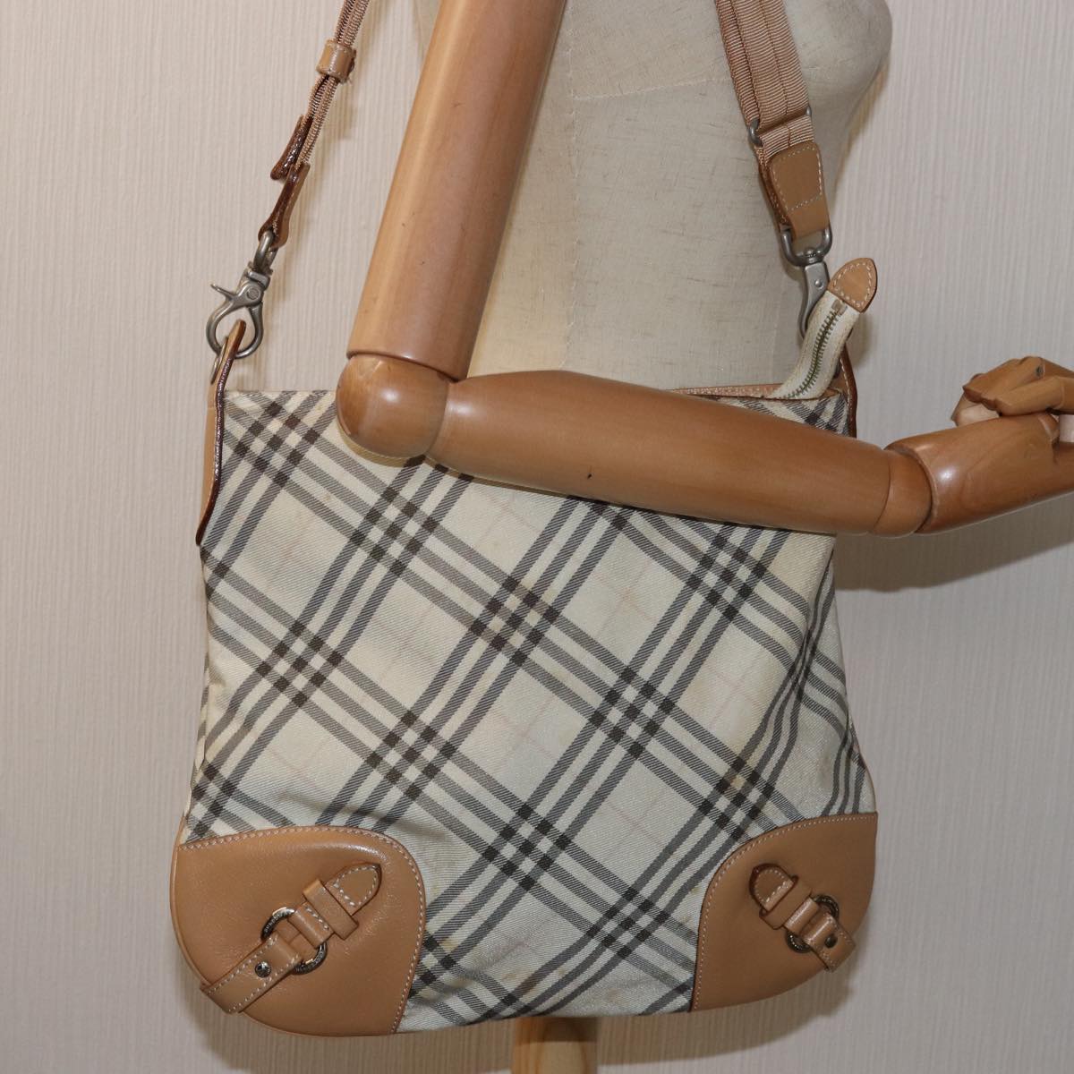 BURBERRY Nova Check Shoulder Bag Nylon Beige Auth bs14832